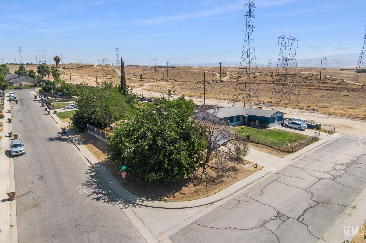 Property Photo: 7100 Sunnyridge Avenue CA 93306
