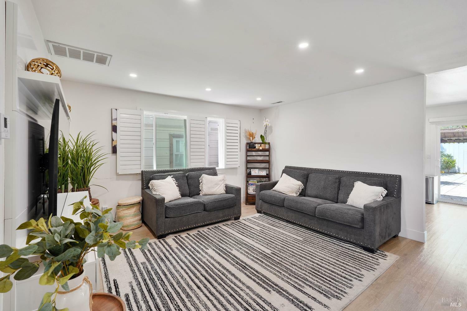 Property Photo:  451 37th Street  CA 94805 