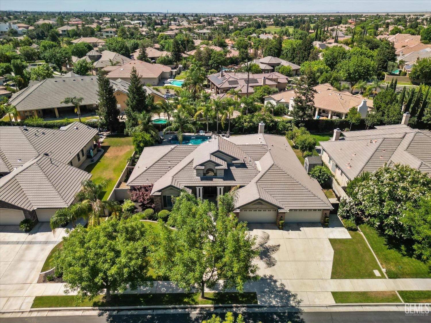 Property Photo:  12107 Bedfordshire Drive  CA 93311 