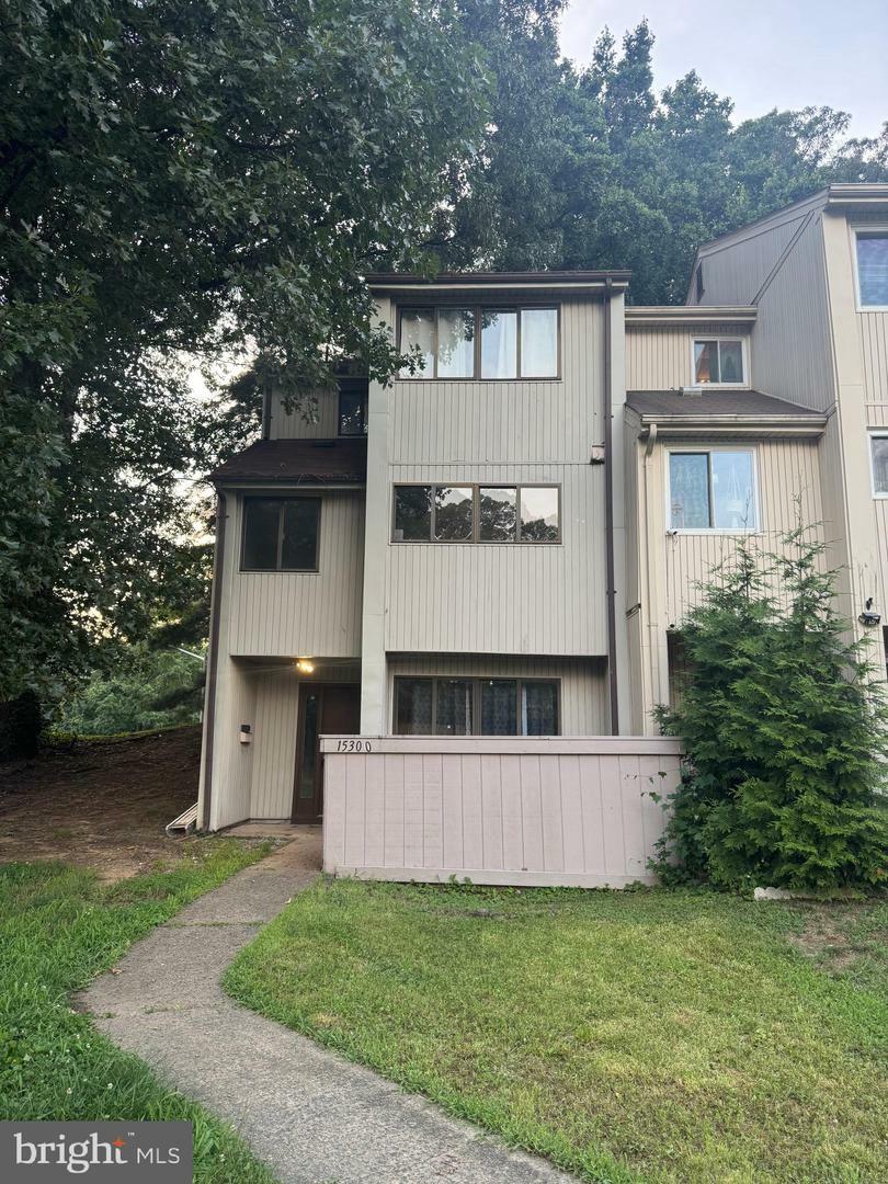 Property Photo: 15300 Lodge Terrace VA 22191