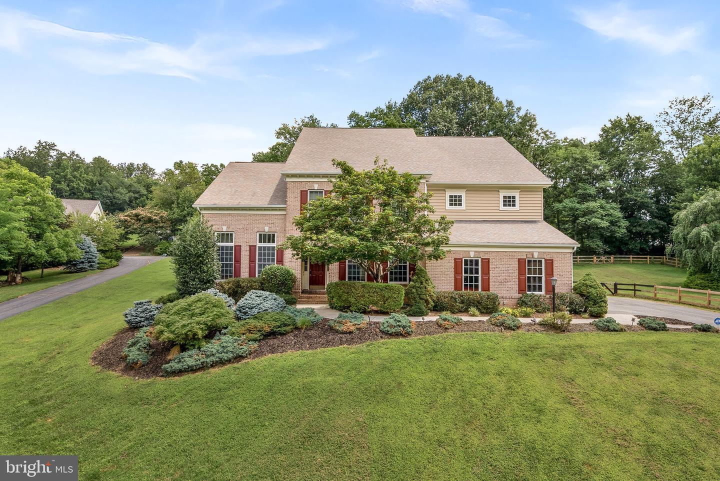 Property Photo: 35400 Autumn Ridge Court VA 20141