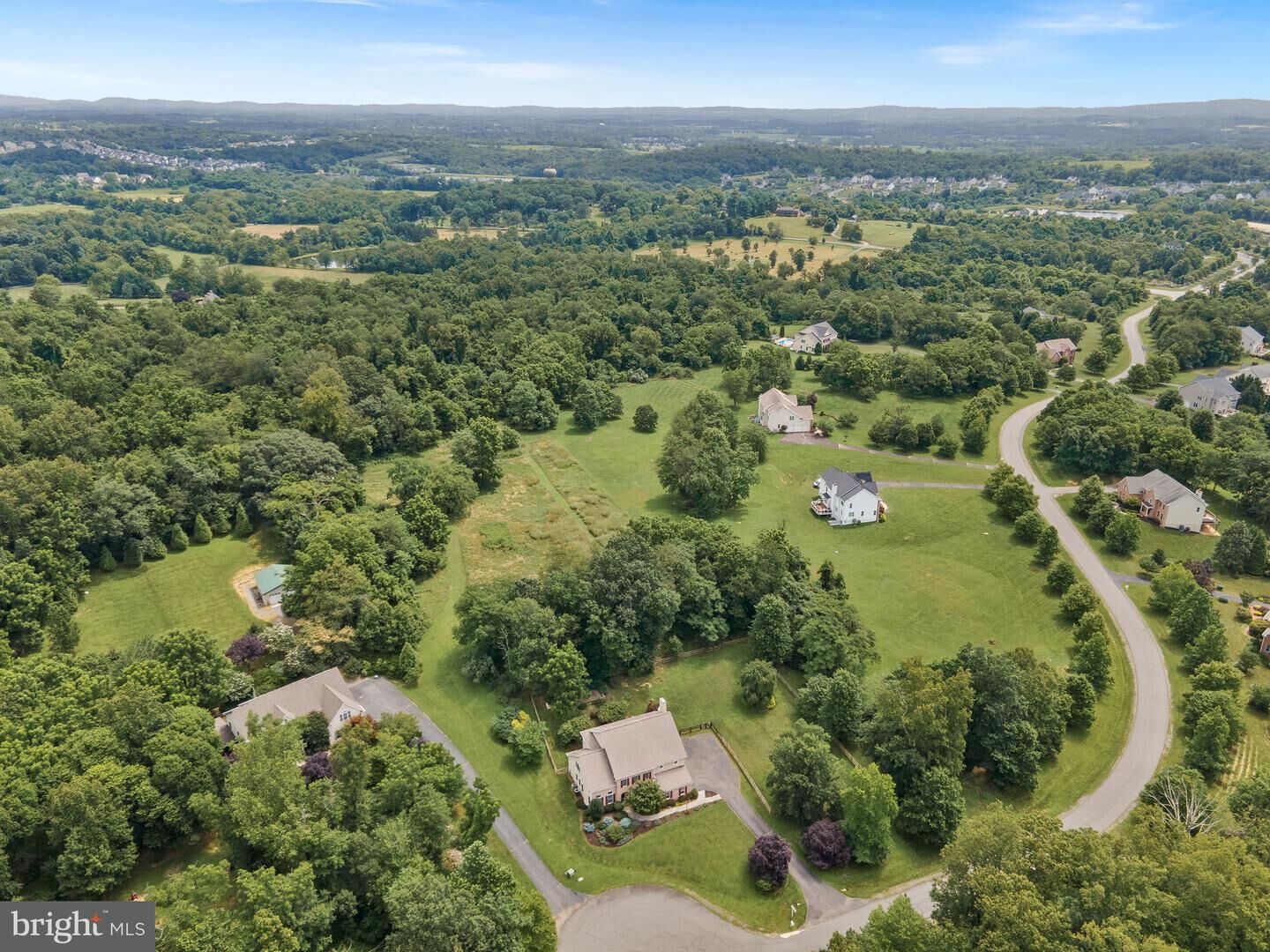 Property Photo: 35400 Autumn Ridge Court VA 20141