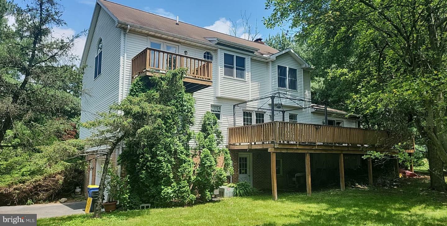 Property Photo:  13 Parkside Drive  PA 17036 