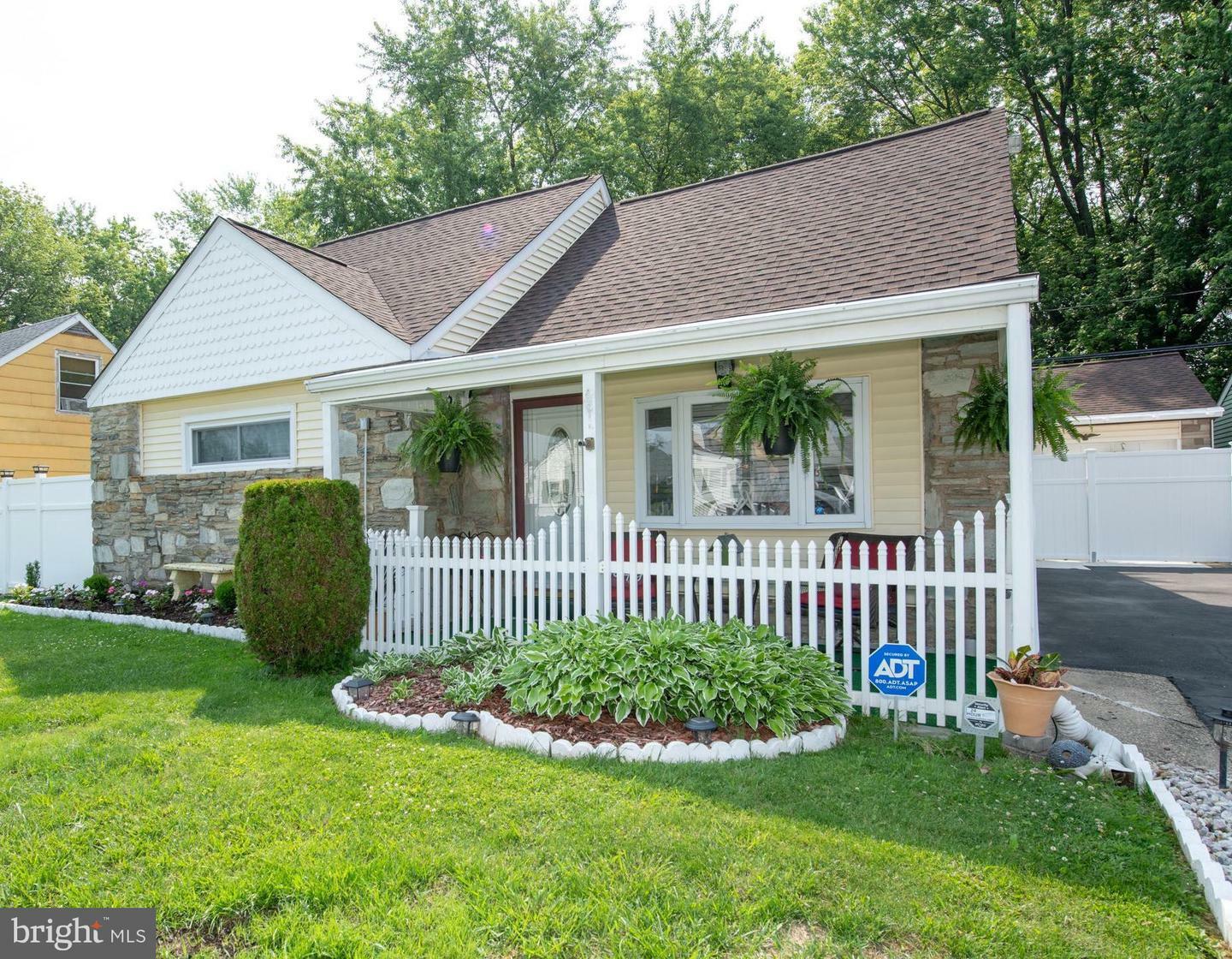 11013 Stevens Road  Philadelphia PA 19116 photo