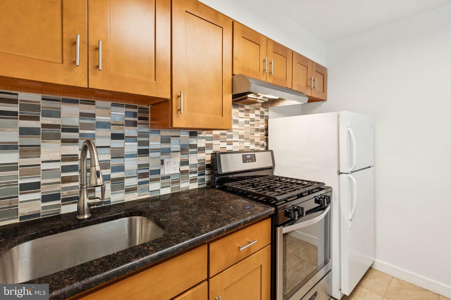 Property Photo: 604 S Washington Square 36 1404 PA 19106
