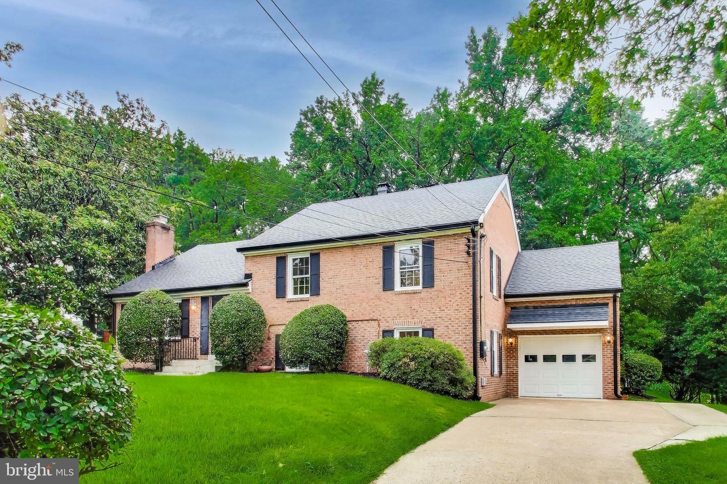 Property Photo:  1400 Wake Forest Drive  VA 22307 