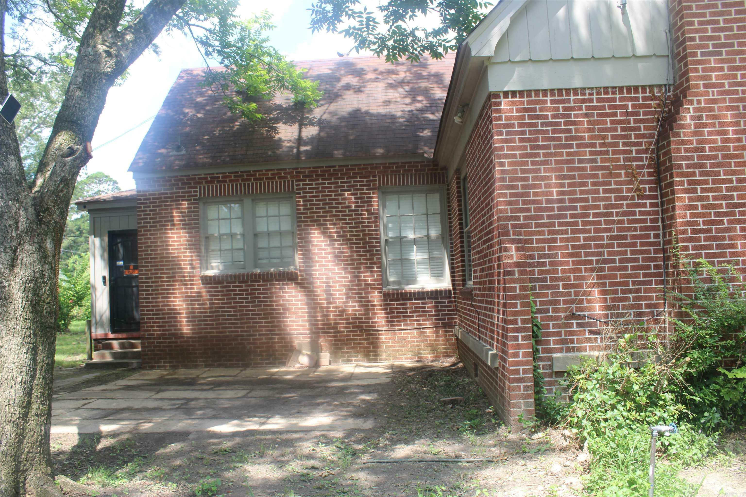 Property Photo: 1300 W 28th Avenue AR 71603