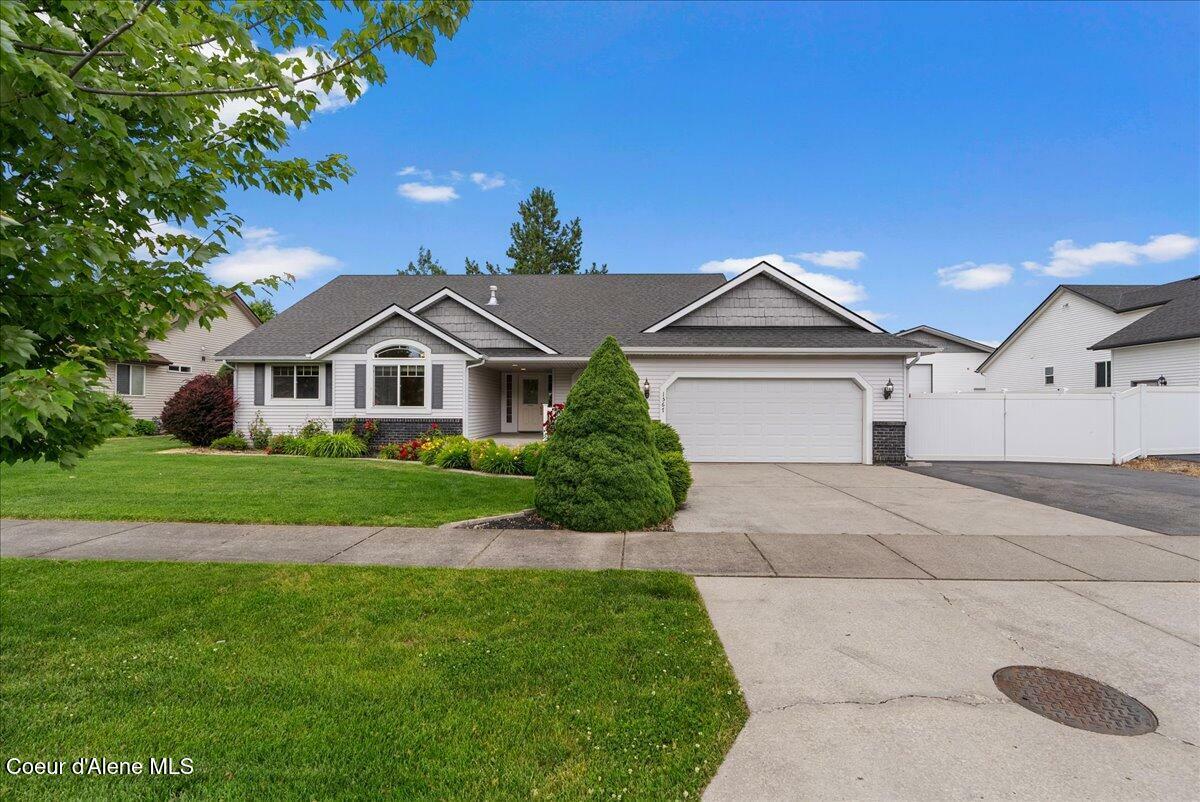 Property Photo:  1567 E Hoffman Ave  ID 83815 