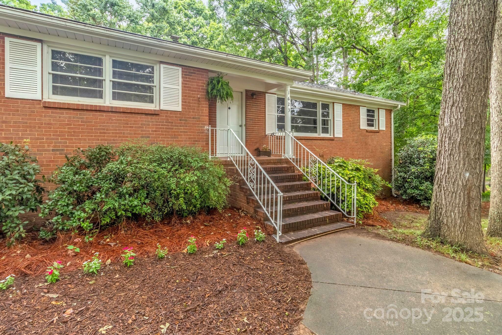 Property Photo: 1623 Lumarka Drive NC 28212