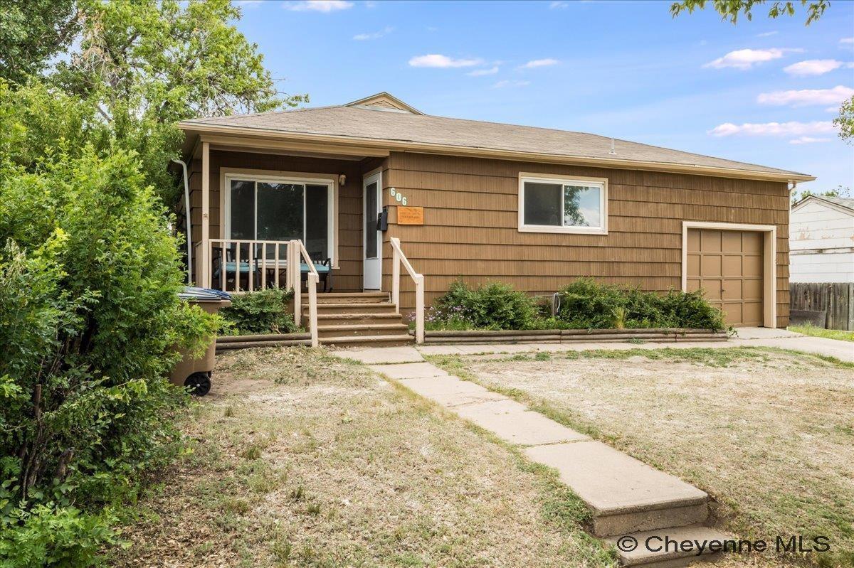 Property Photo:  606 Russell St  WY 82070 