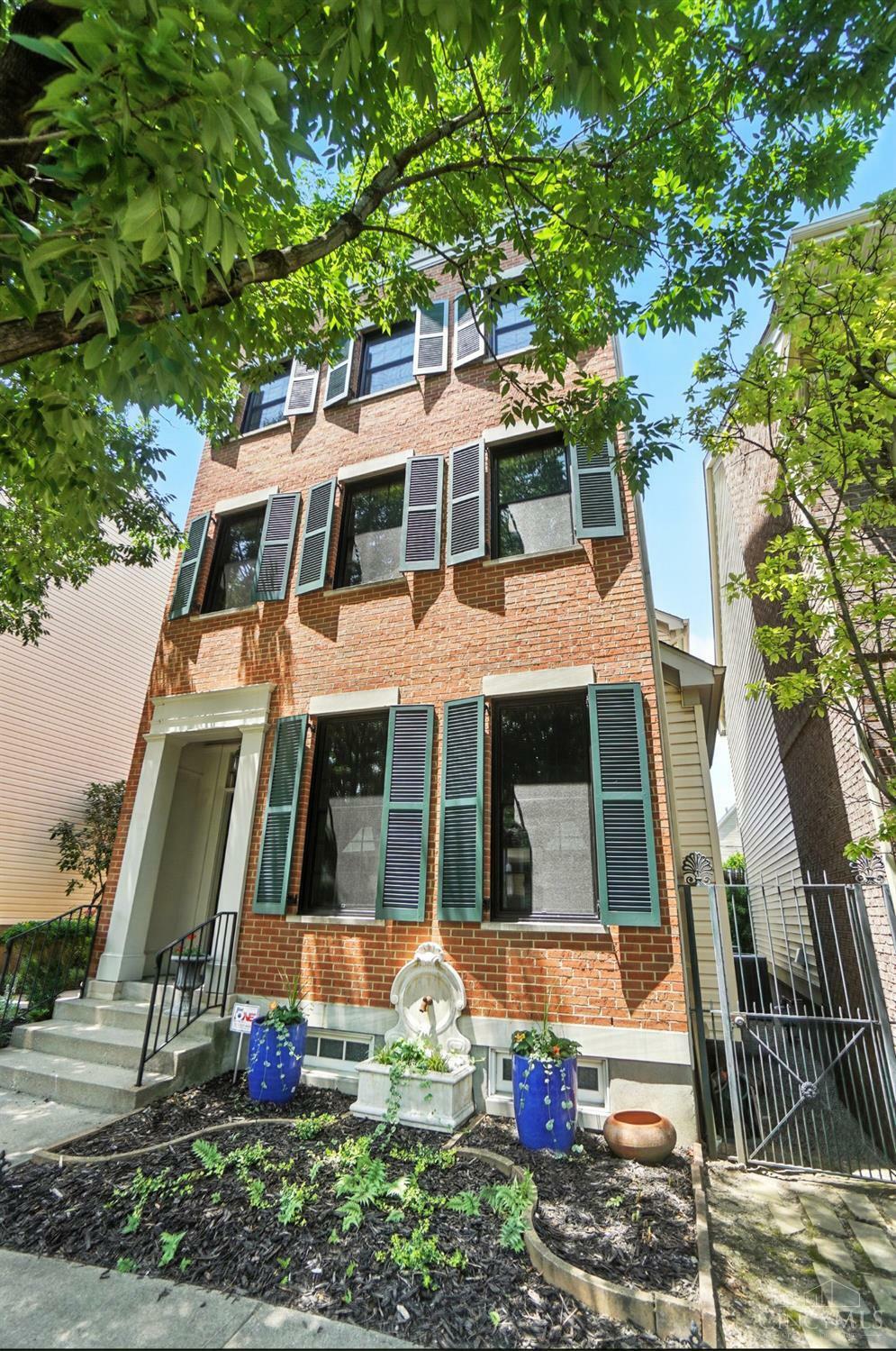 Property Photo: 925 Weninger Circle OH 45203