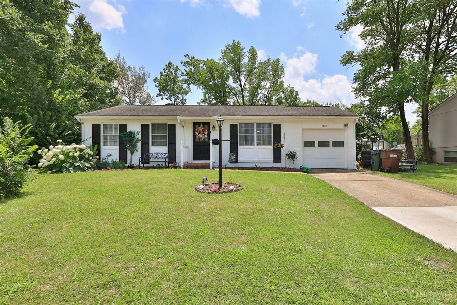 Property Photo: 1809 Lincrest Drive OH 45240