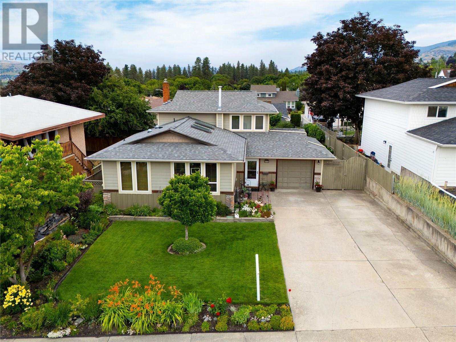 Property Photo: 1203 41 Avenue BC V1T 8A6