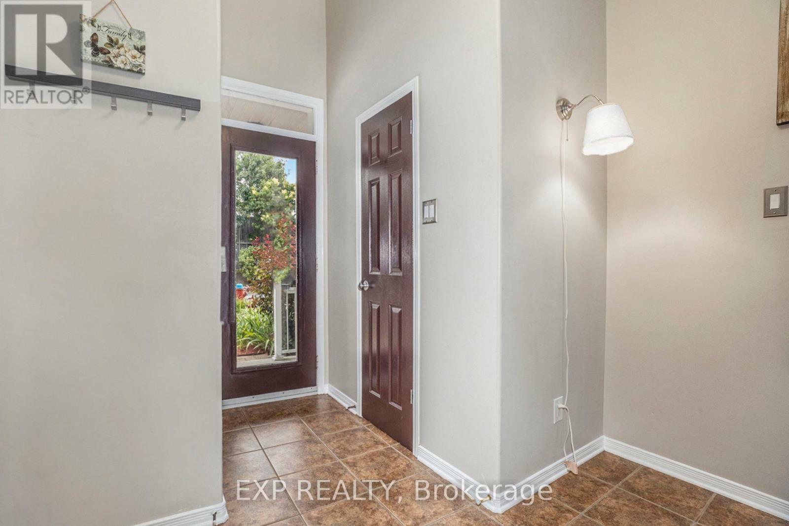 Property Photo: 215 Parkrose ON K4A 0N8