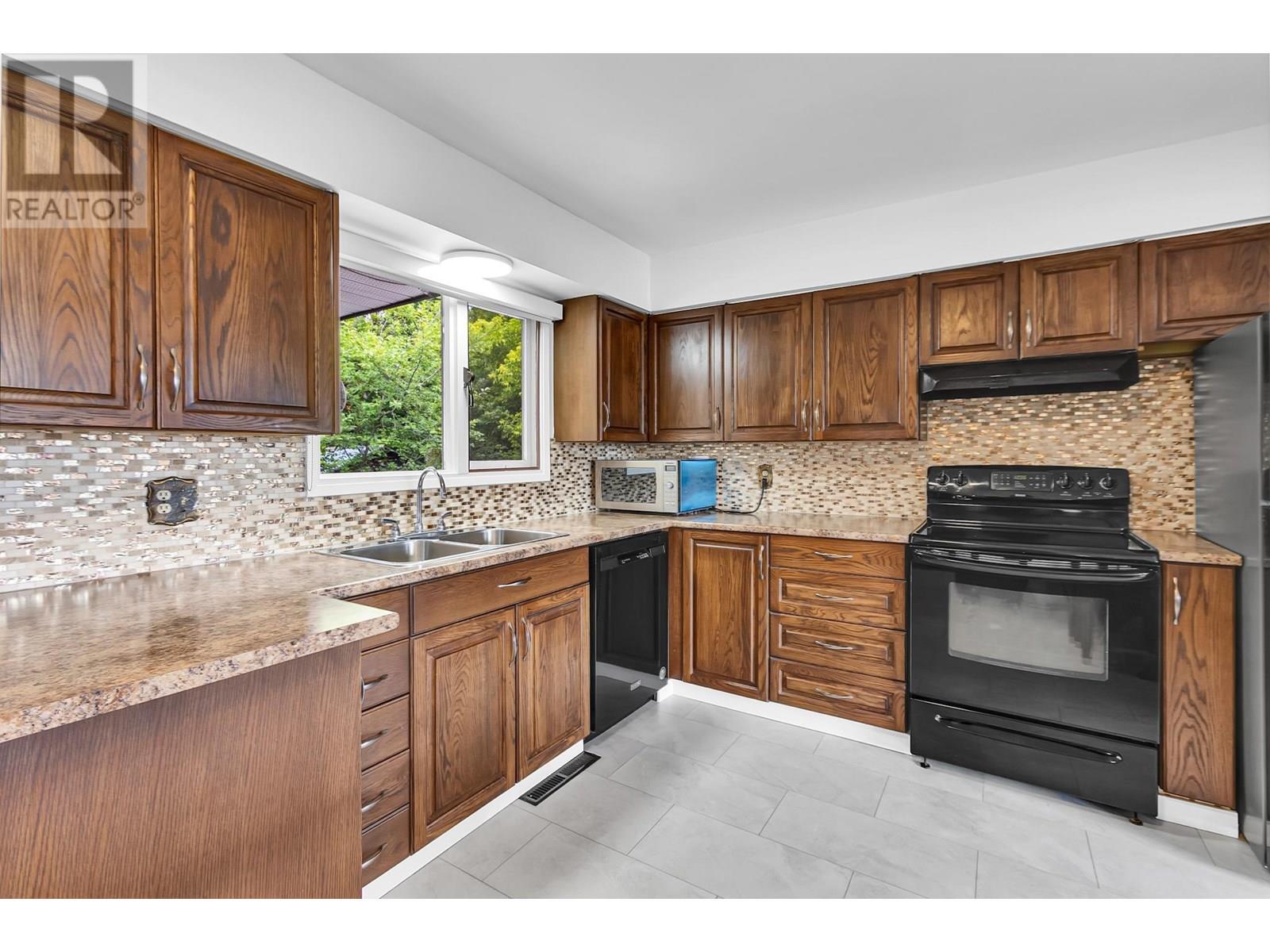 Property Photo: 2361 Hart Highway BC V2K 1M5