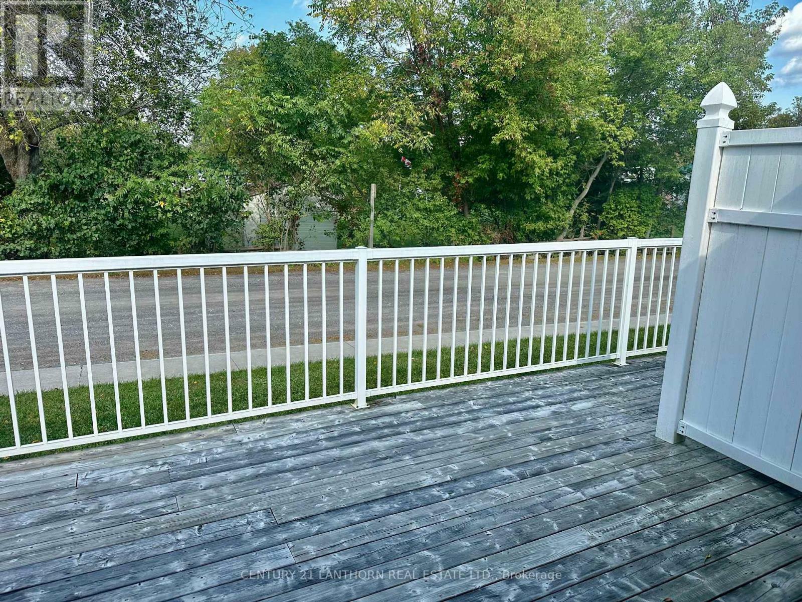Property Photo: 494 Metcalf Street 3 ON K0K 3J0