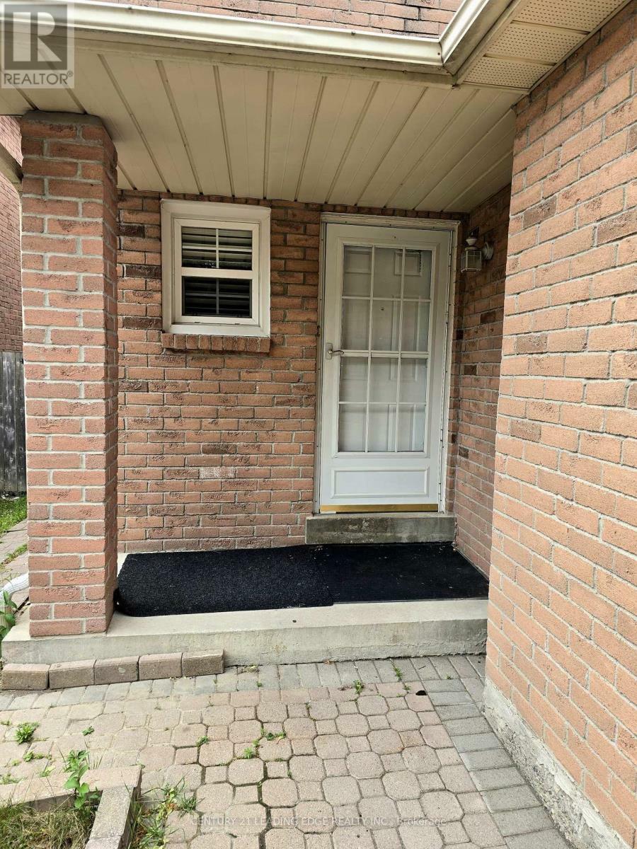 Property Photo: 1592 Marshcourt Drive Main ON L1V 6G3