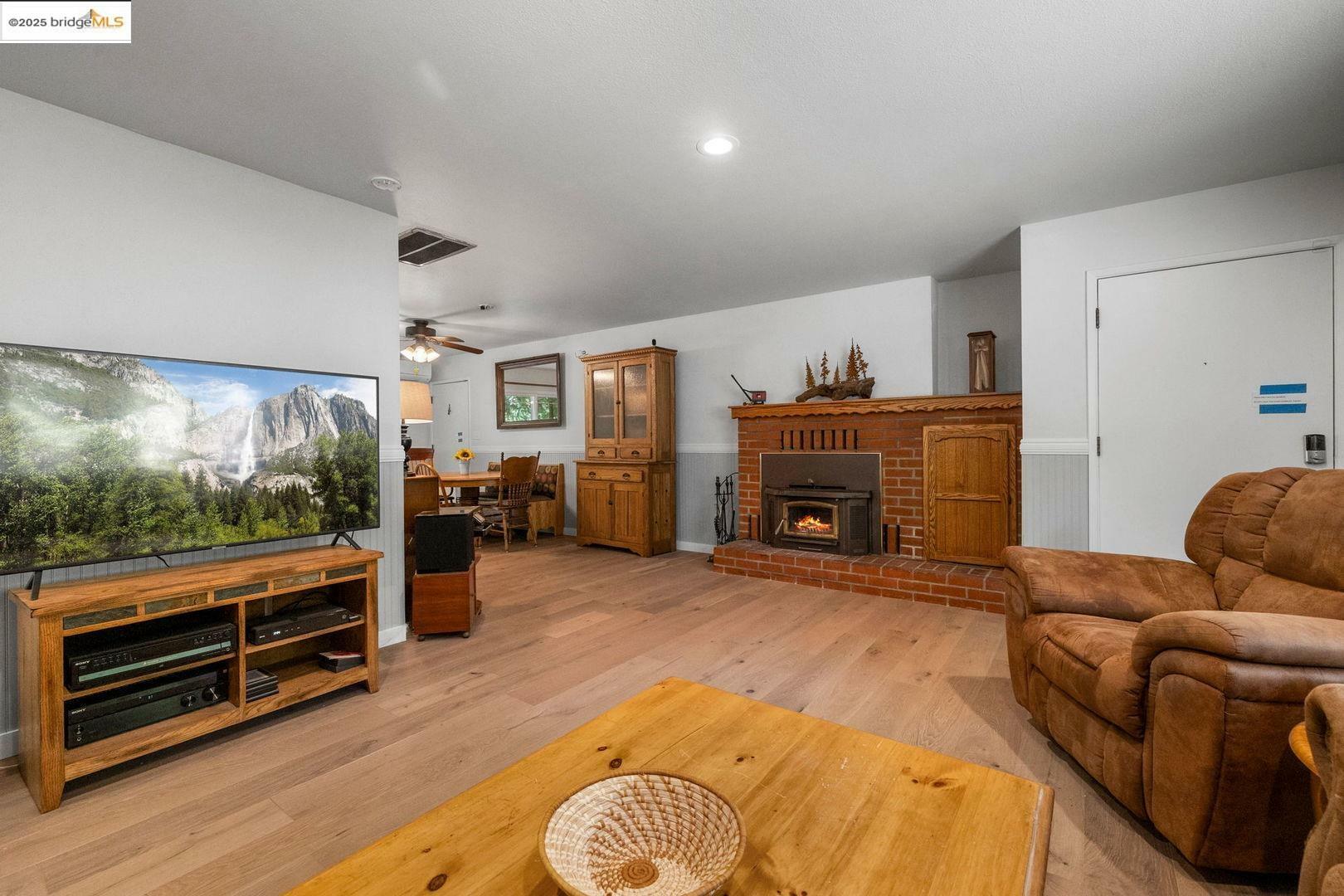 Property Photo: 18727 Broadhurst Dr CA 95383