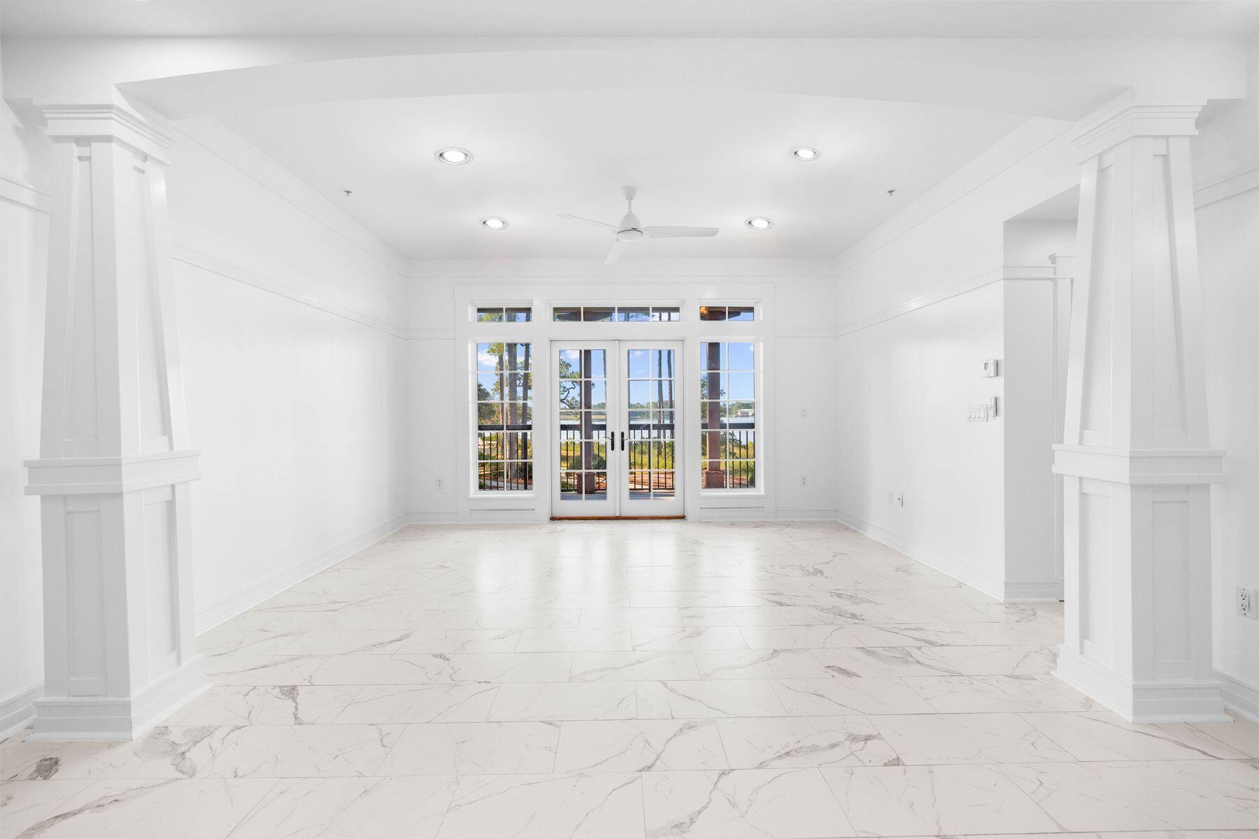 Property Photo: 1101 Sawgrass Court 102 FL 32413