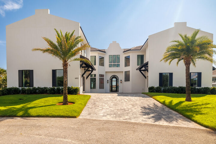 Property Photo: 602 Lagoon Dr Drive FL 32541