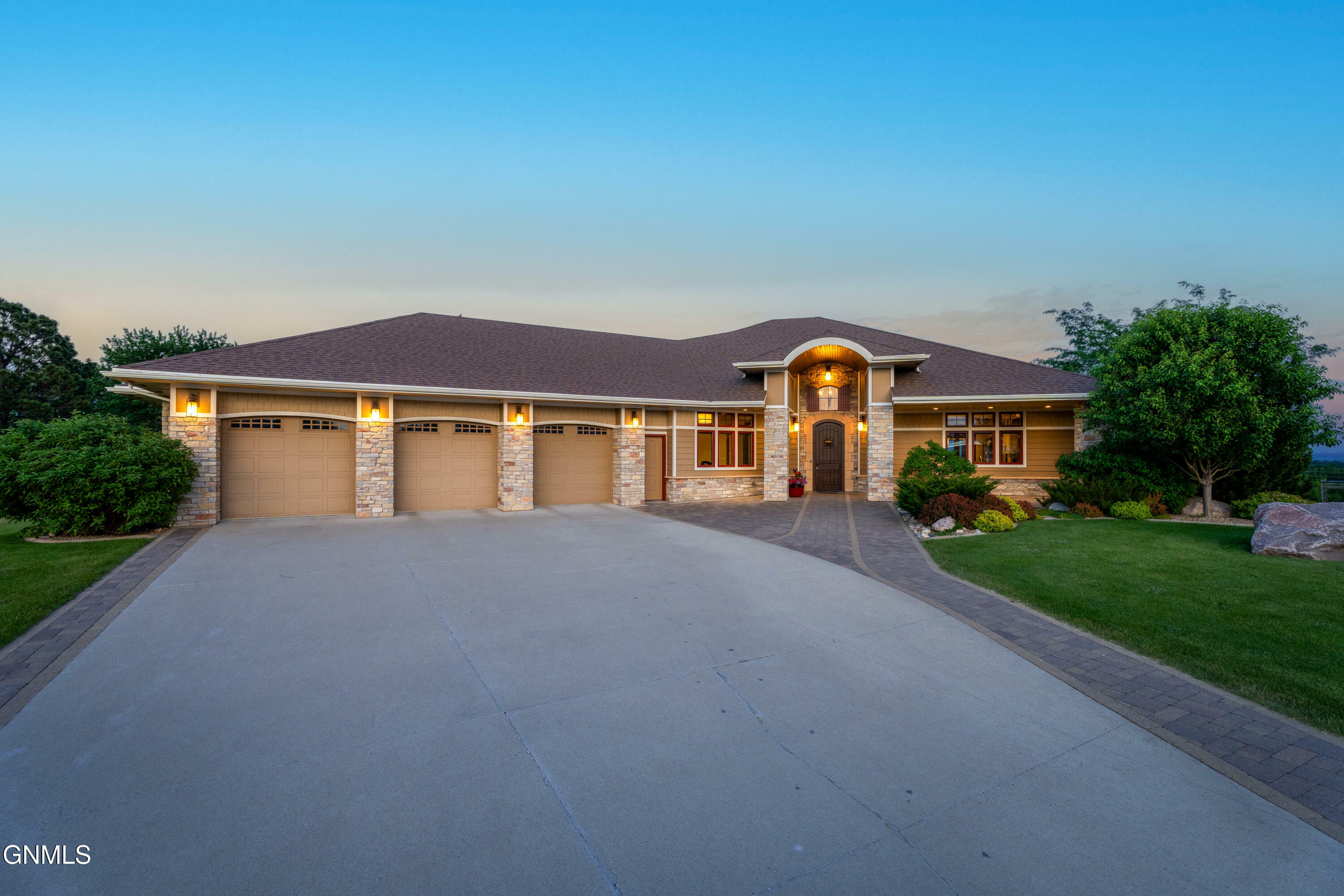 3207 Aspen Lane  Bismarck ND 58503 photo