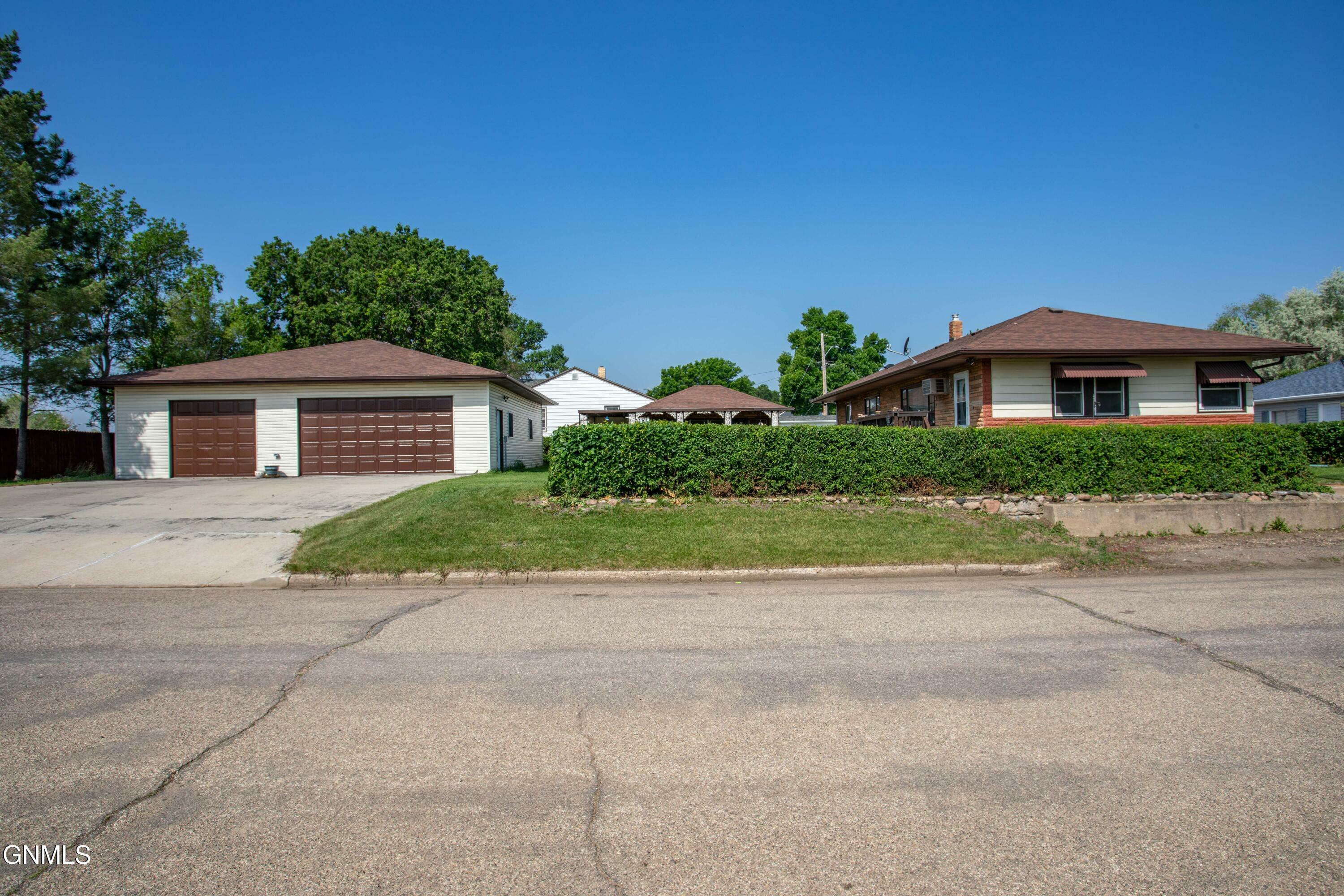 Property Photo: 105 11th Avenue NW ND 58554
