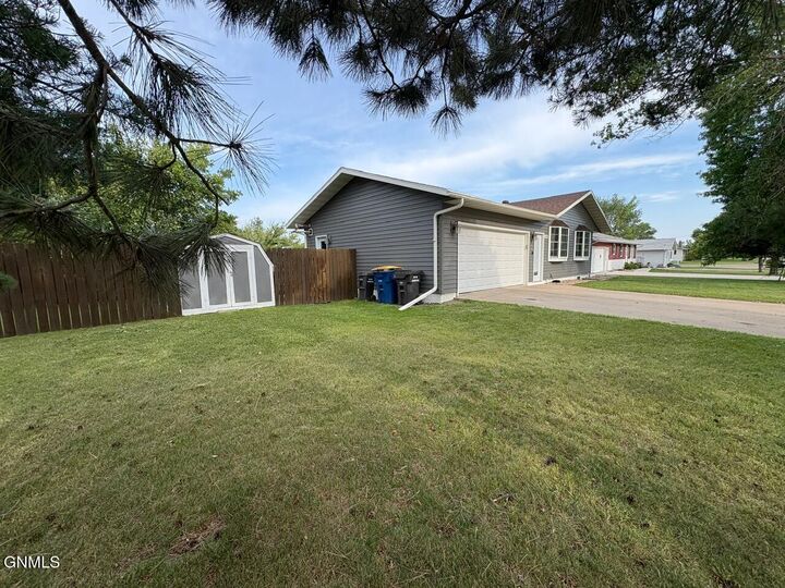 Property Photo: 1401 8th Avenue SW ND 58401