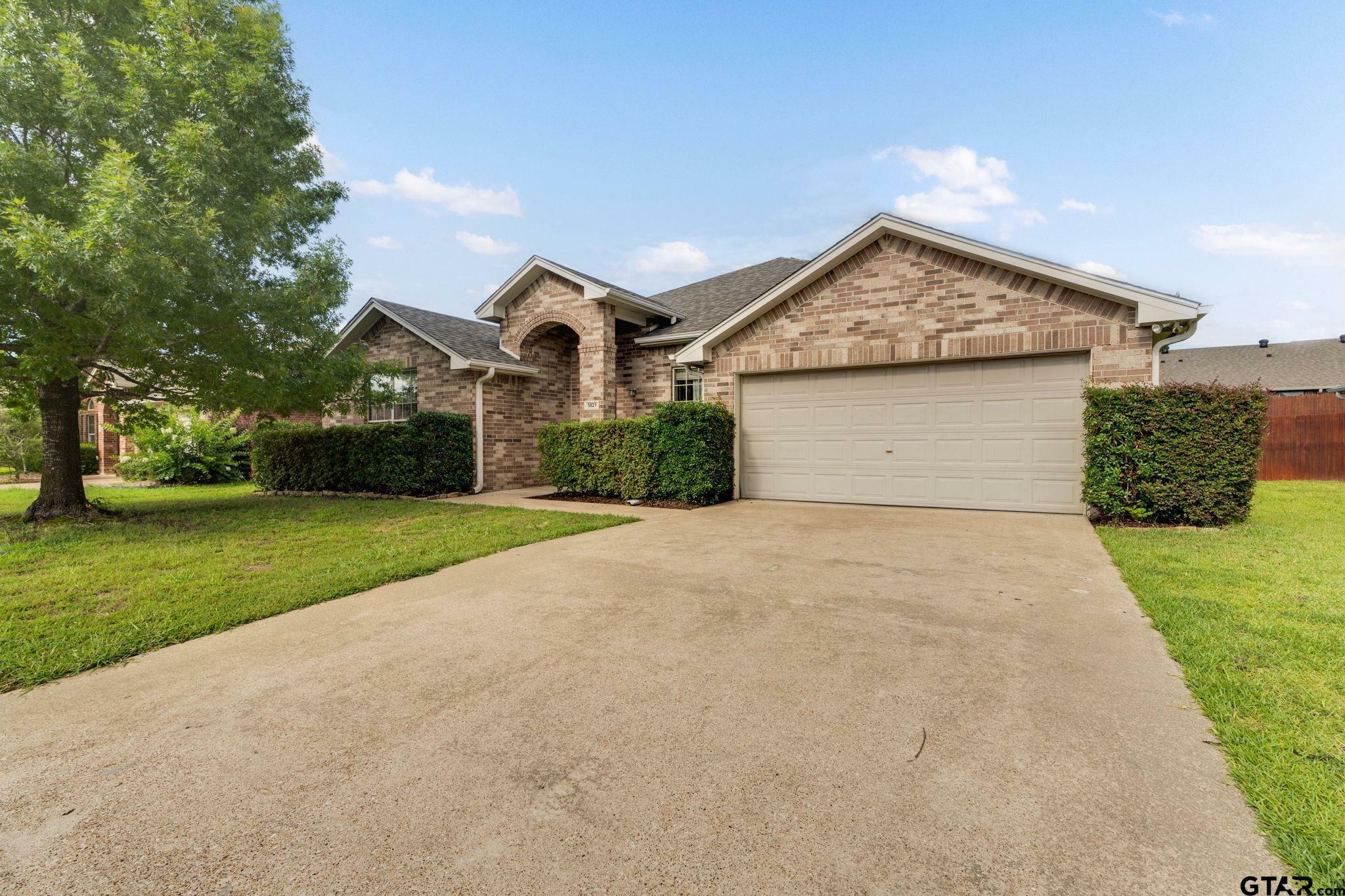 Property Photo:  5821 Thompson Pl  TX 75707 