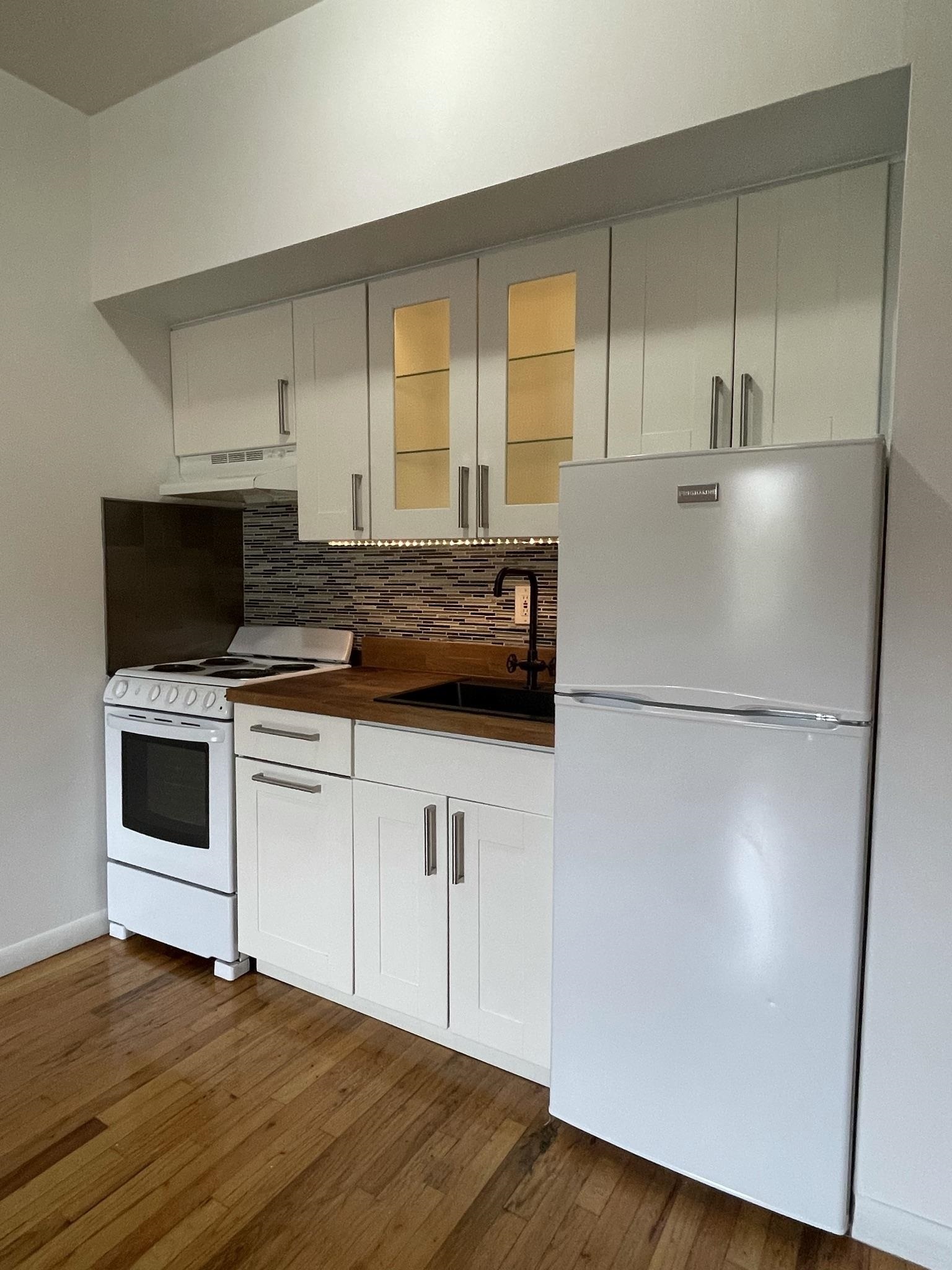 Property Photo:  11 Cuneo Pl 1B  NJ 07307 