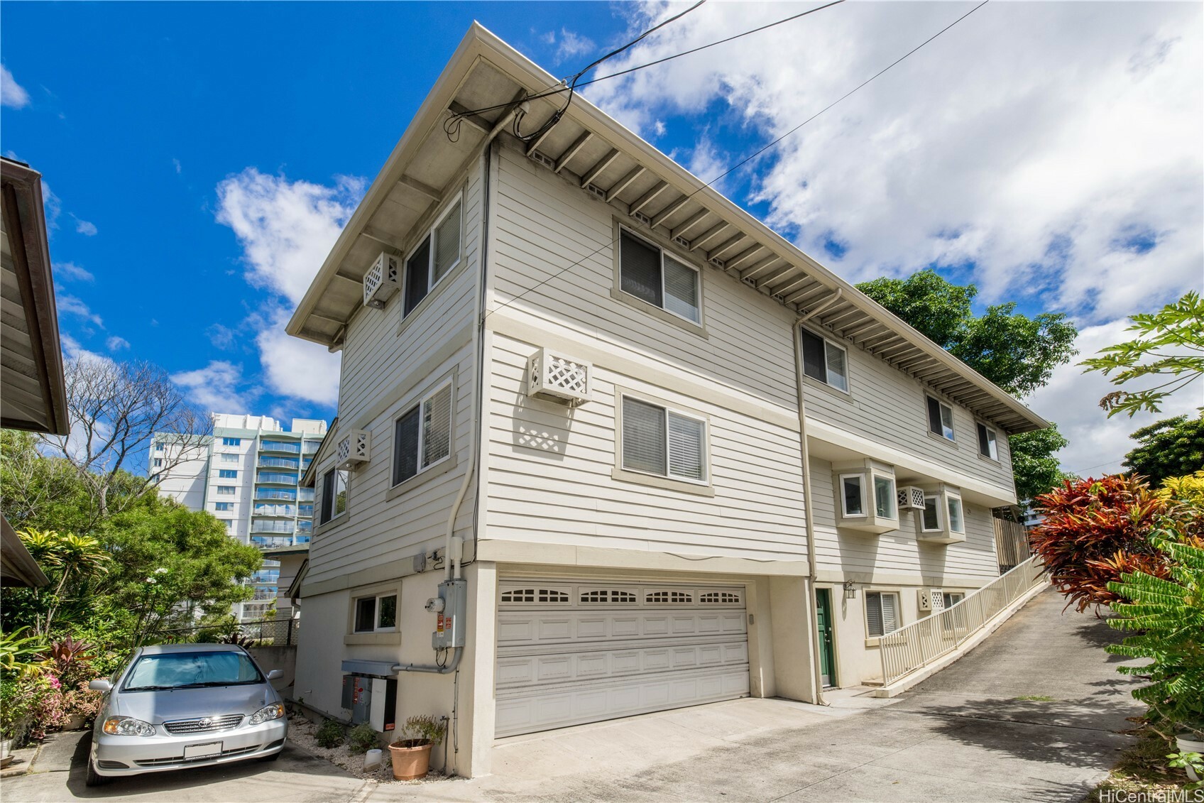 739 Kinalau Place 1  Honolulu HI 96813 photo