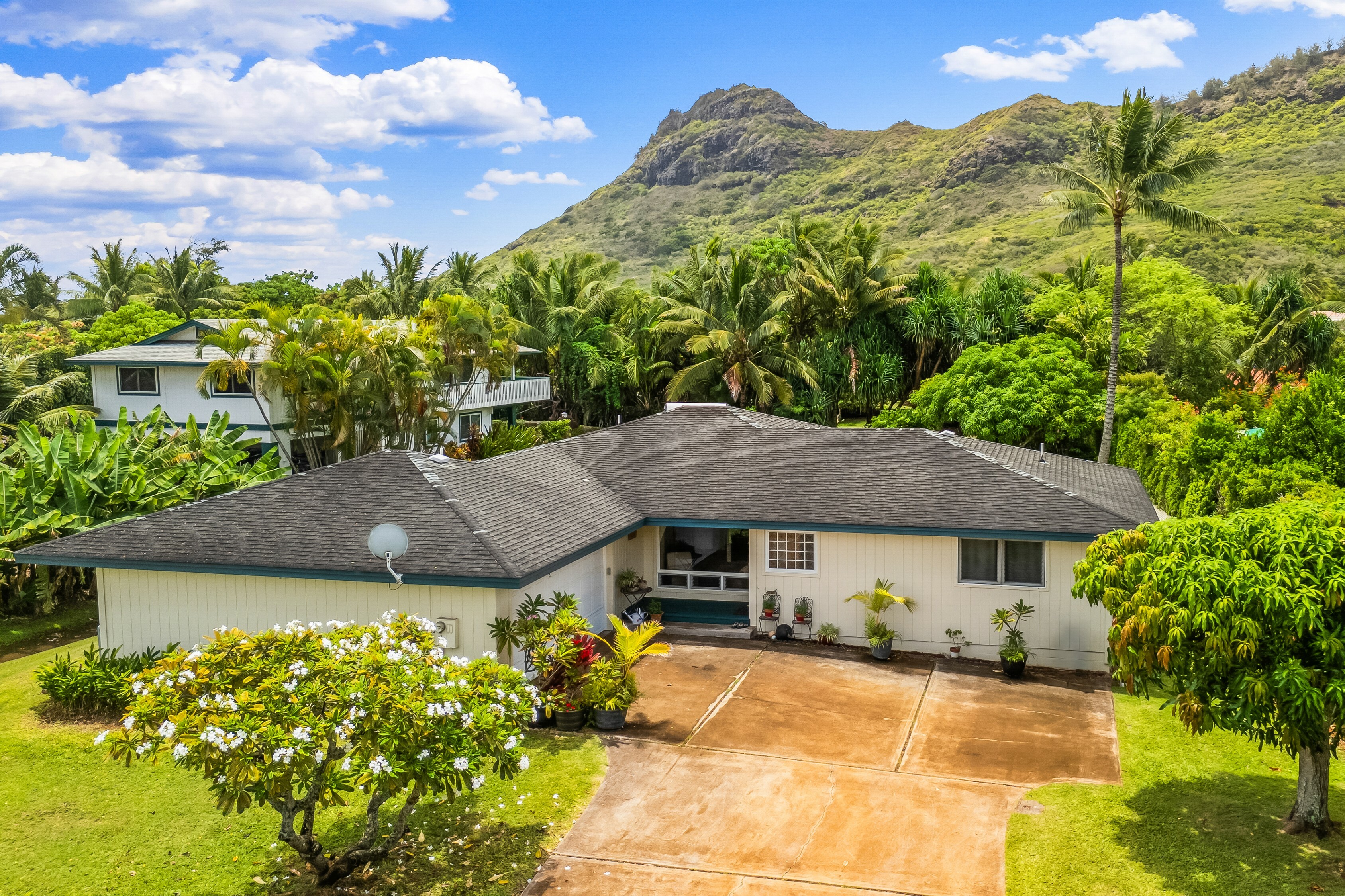 Property Photo: 2364-C Hulemalu Rd HI 96766