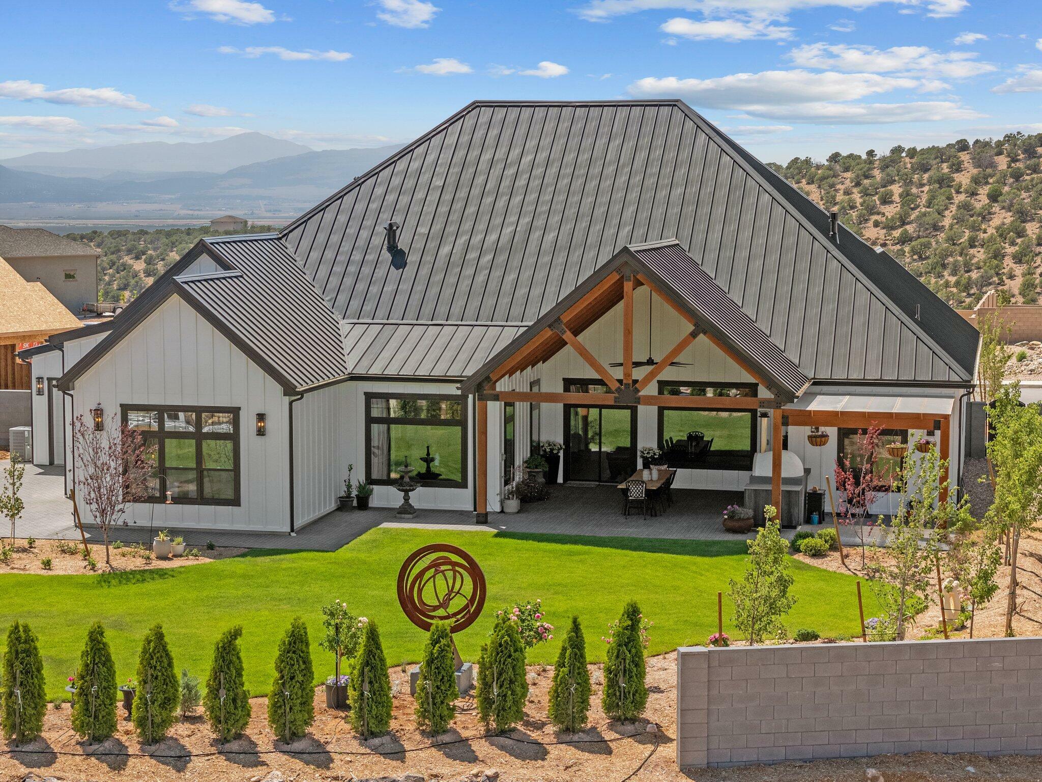 Property Photo: 1853 S Harvest Ln UT 84720