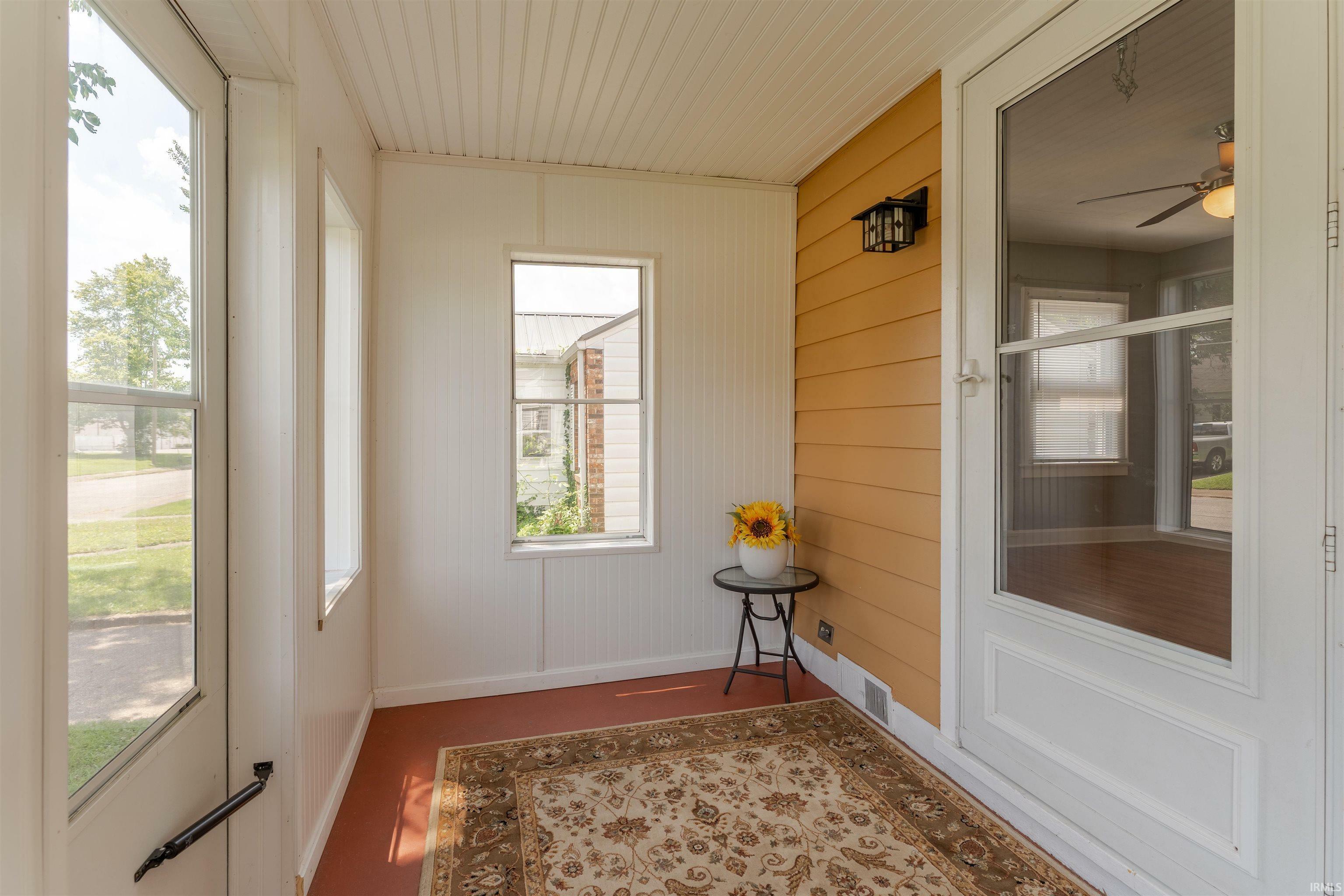 Property Photo: 2520 N Governor Street IN 47711