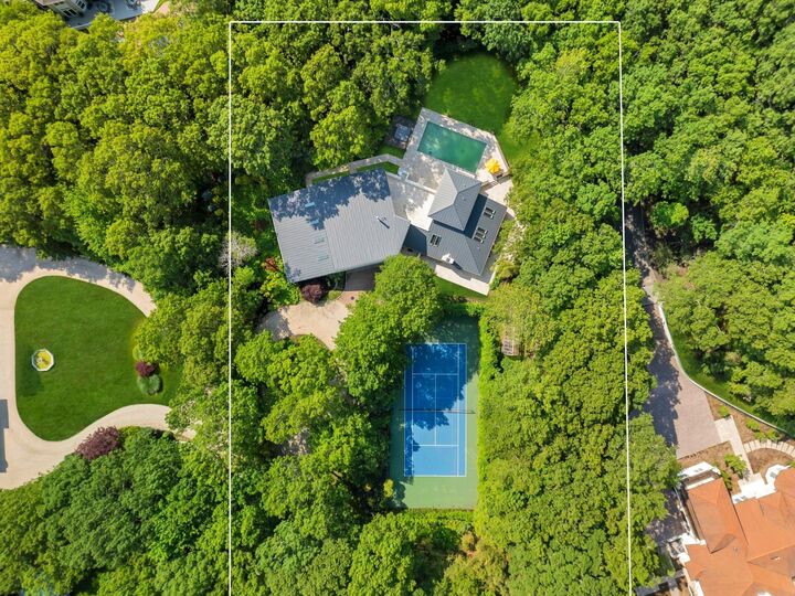 Property Photo:  2222 Noyack Road  NY 11963 