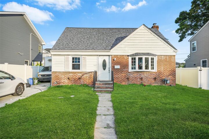 585 Emerson Street  Uniondale NY 11553 photo