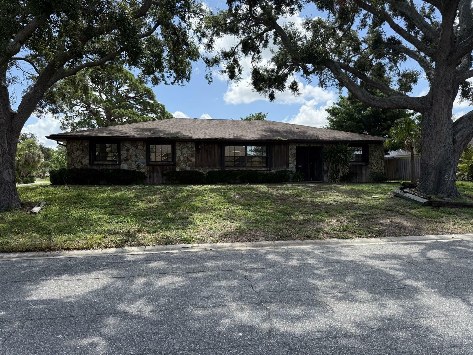 Property Photo:  211 55th Street NW  FL 34209 