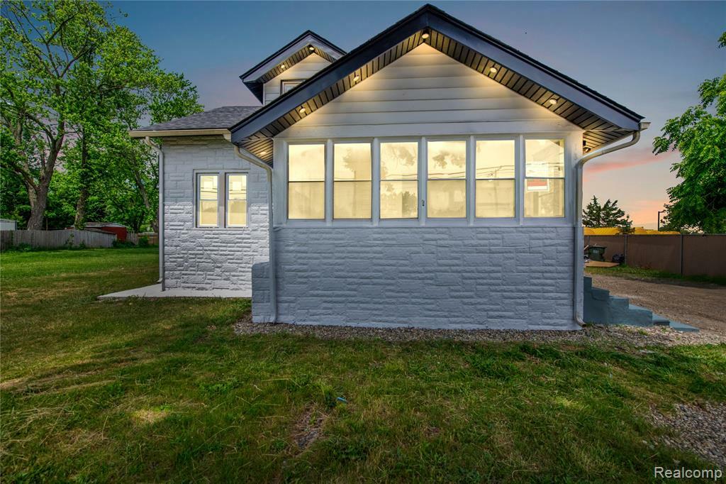 134 W Auburn Road  Rochester MI 48307 5001 photo