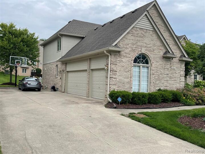 Property Photo: 422 Springview Drive MI 48307 1736