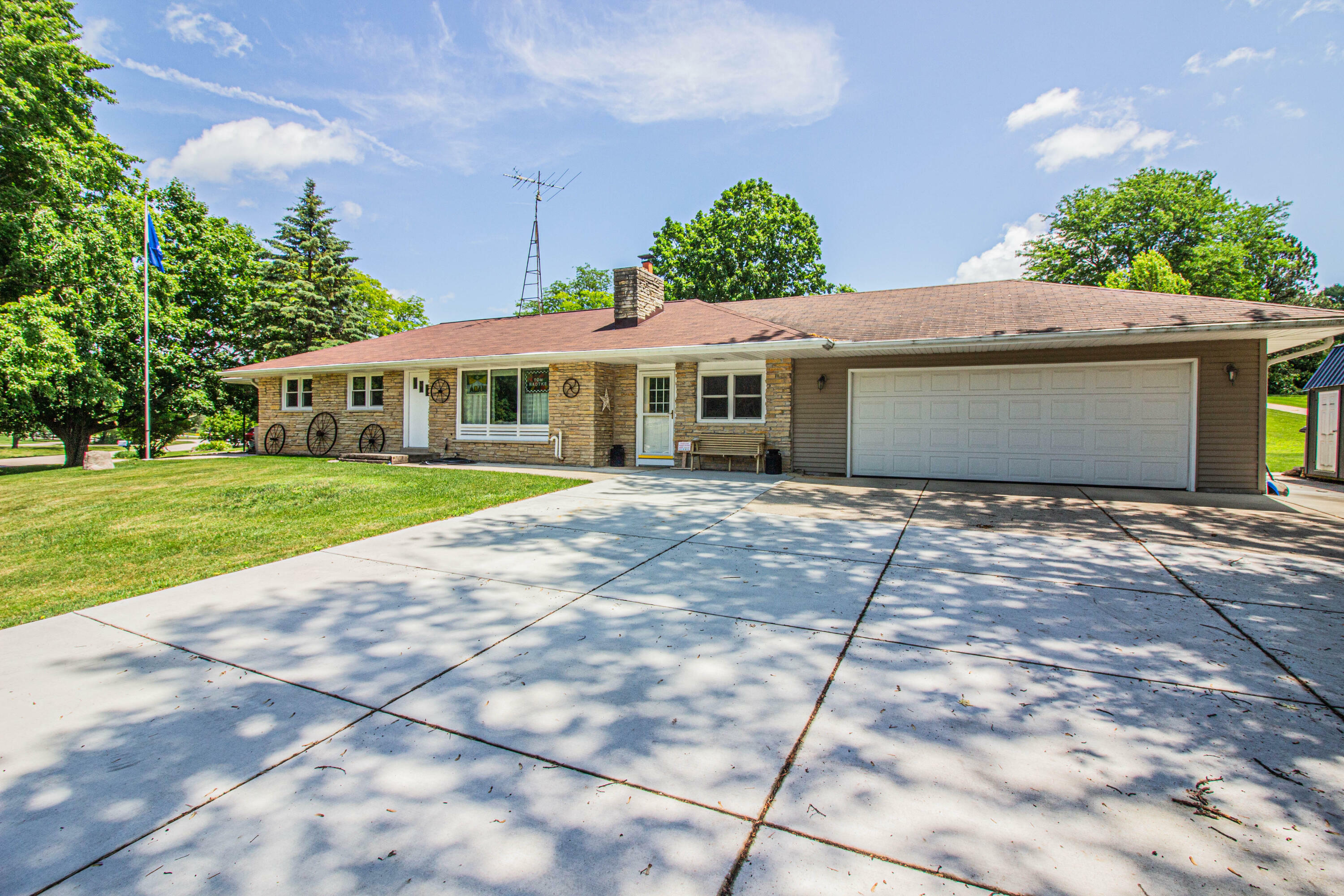 W222n8150 Plainview Pkwy  Lisbon WI 53089 photo
