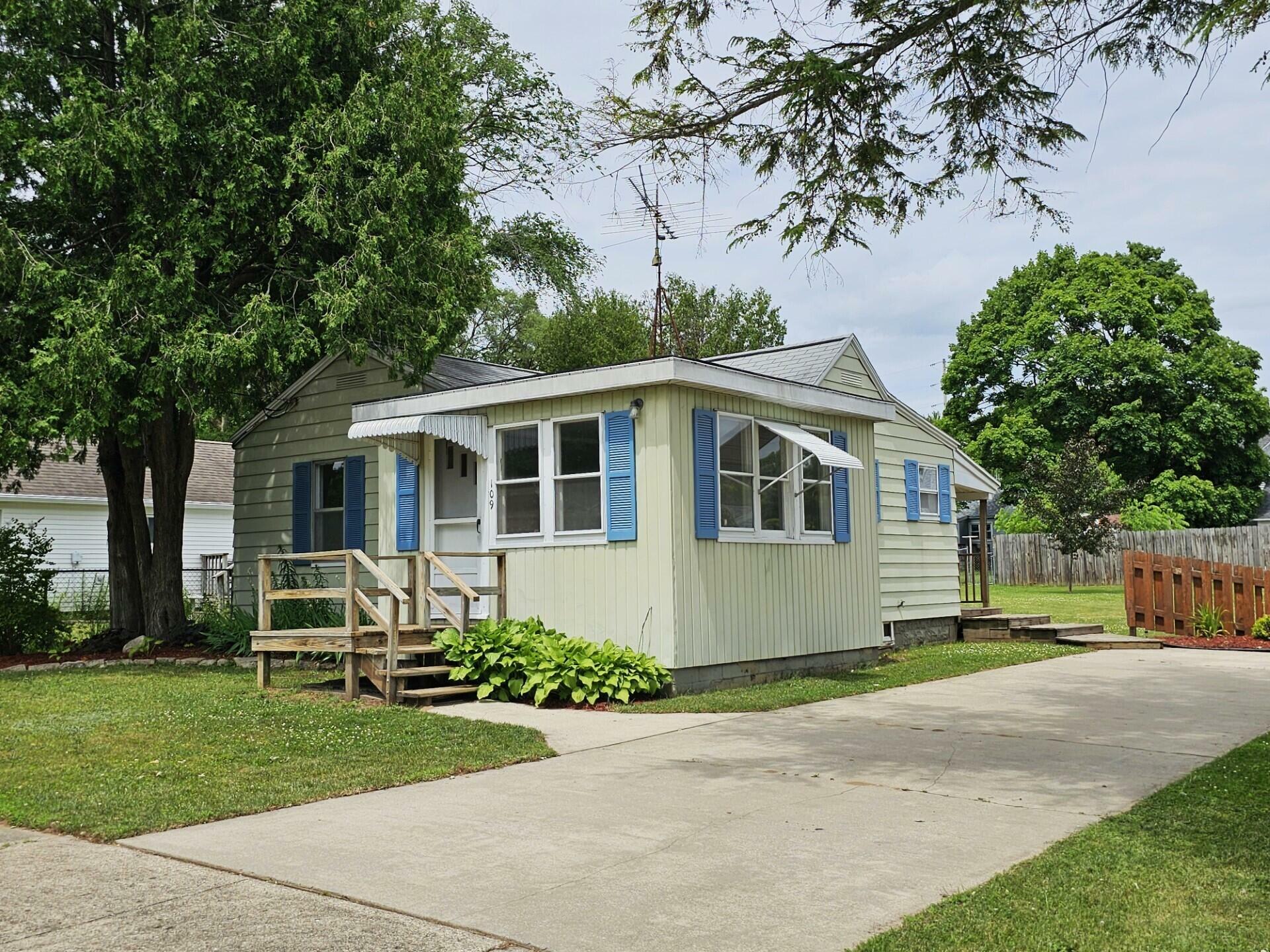 Property Photo: 109 W Woodrow Street MI 49412