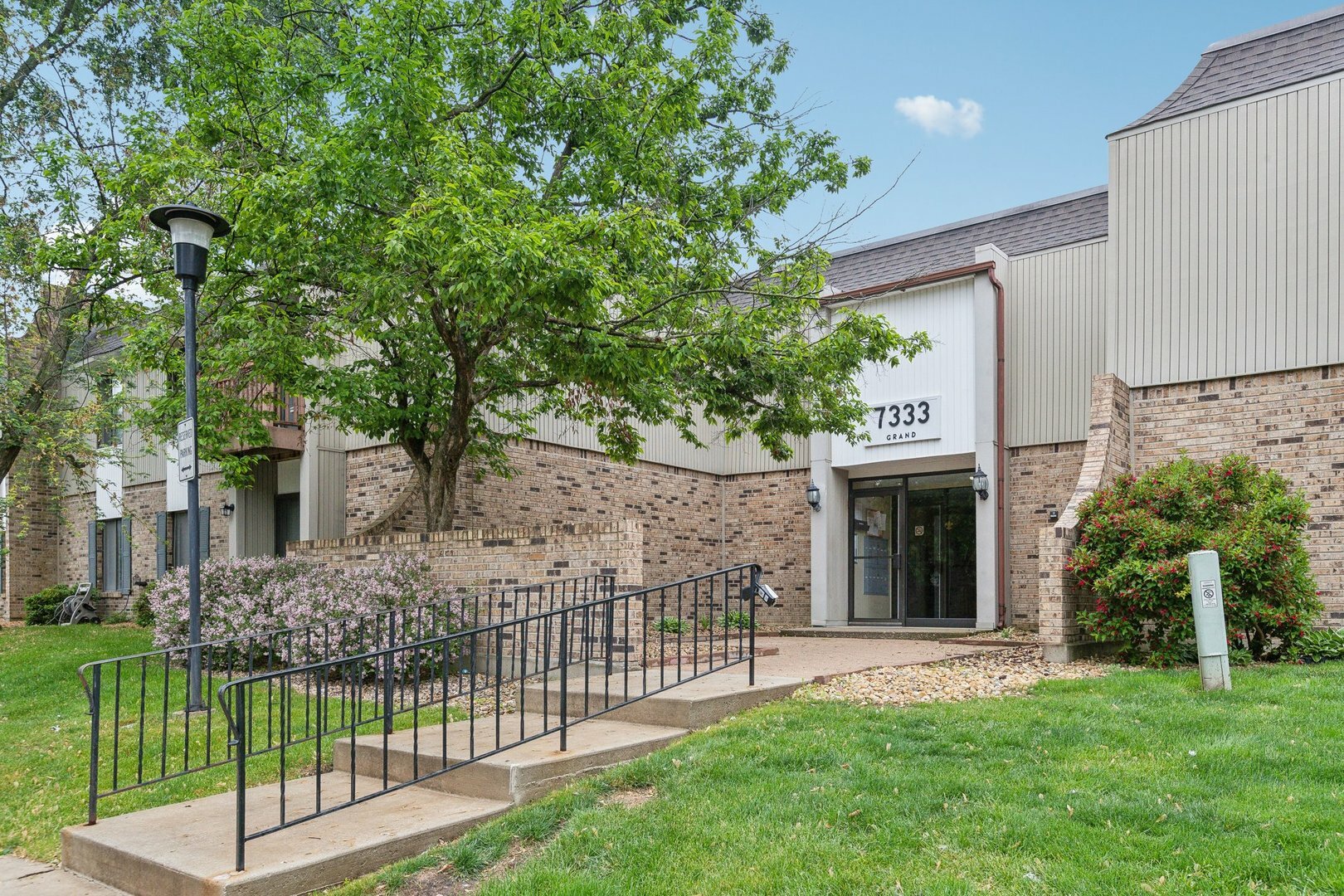 Property Photo:  7333 Grand Avenue 102  IL 60516 