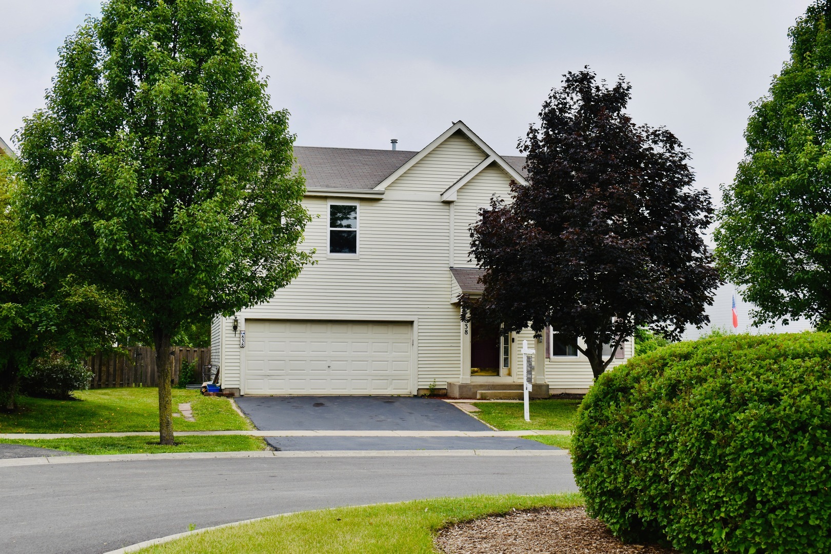 Property Photo: 838 Valley Stream Drive IL 60140