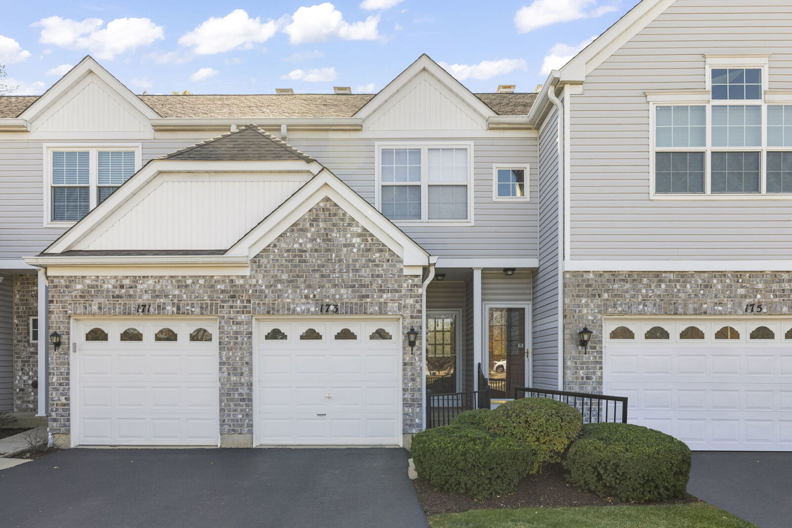 Property Photo: 173 Arboretum Drive IL 60148