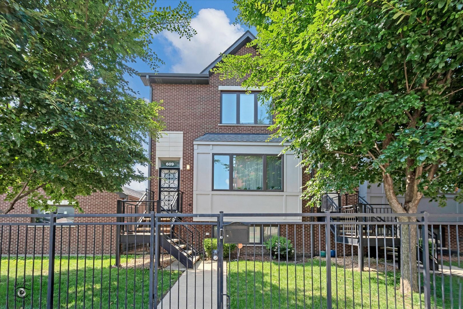 Property Photo: 609 E 48th Street IL 60615