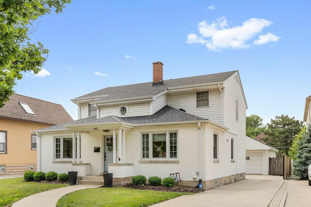 Property Photo:  190 E Columbia Avenue  IL 60126 