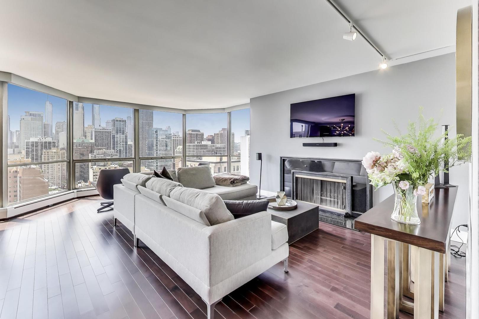 Property Photo: 1310 N Ritchie Court 26B IL 60610