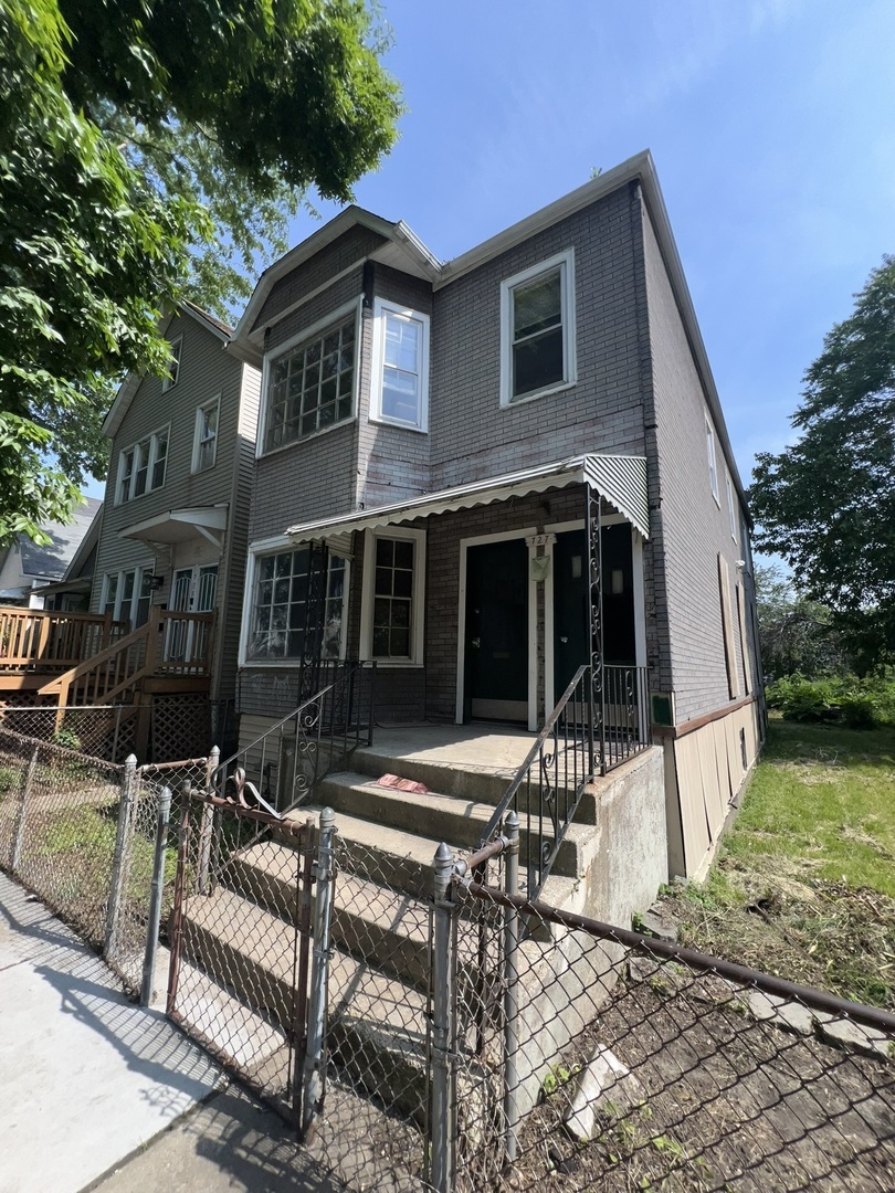 Property Photo:  727 W 47th Place  IL 60609 