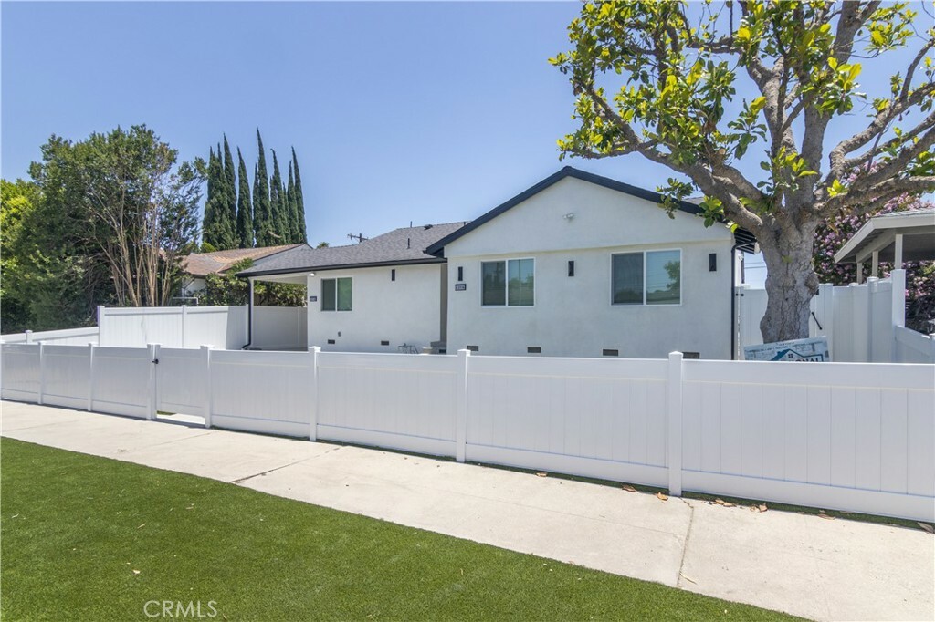 Property Photo: 6316 Belmar Avenue CA 91335