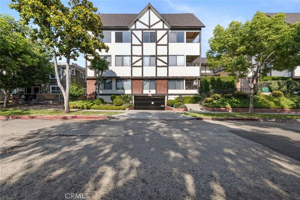 Property Photo: 234 N Kenwood Street 106 CA 91206