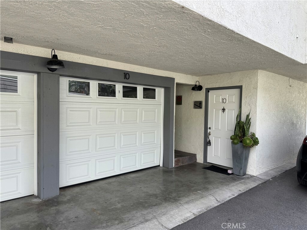 Property Photo: 222 Arch. #10 Street CA 92651